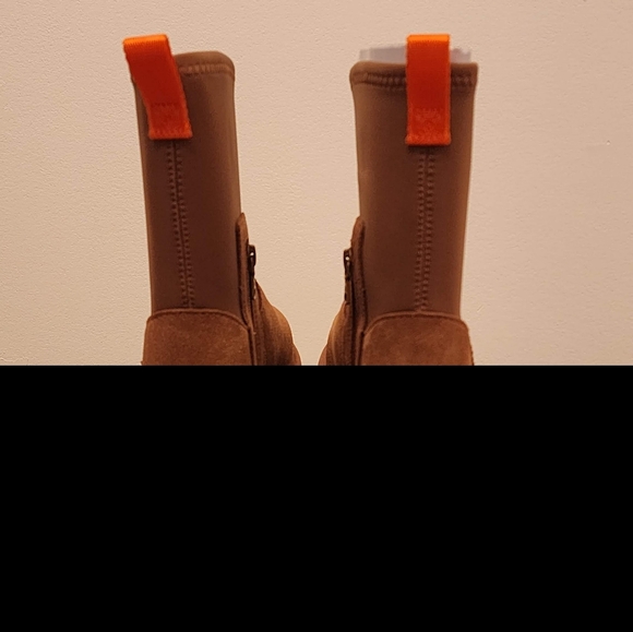 UGG - Classic Dipper (Brand new, unworn with box) Size: 7, brown suede - Picture 6 of 10